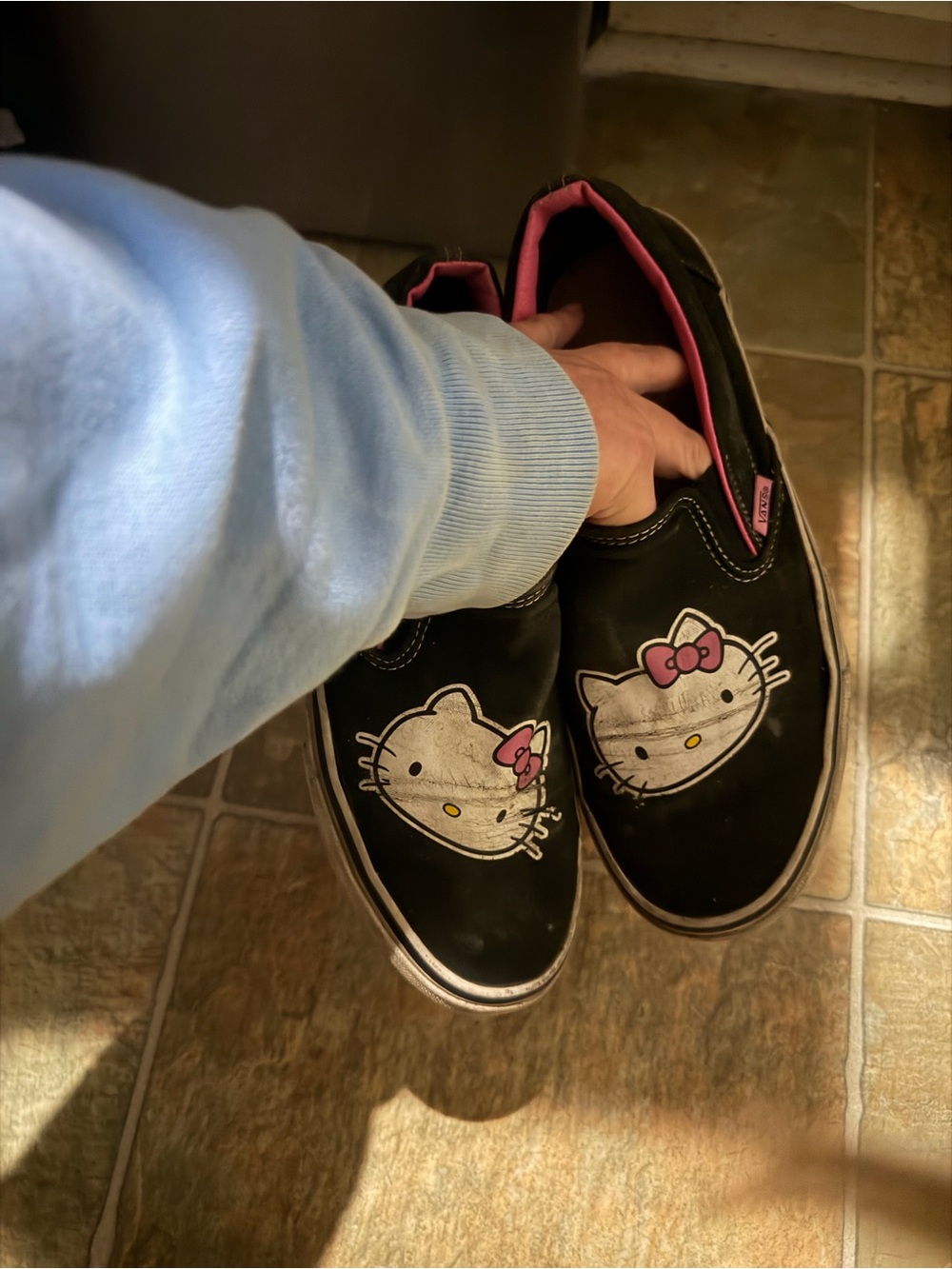 Vans Slip-On Hello Kitty Black & Pink Sneakers - Picture 3 of 7